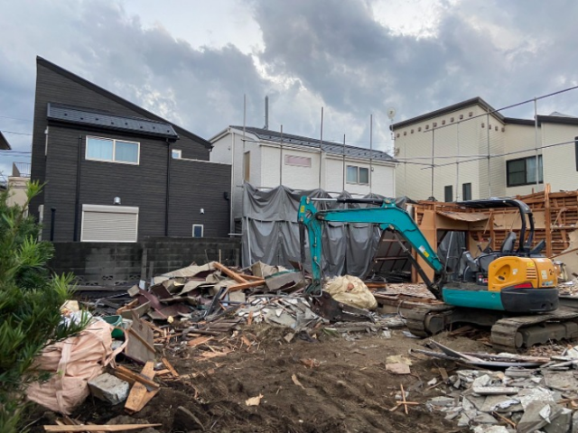 木造２階建て解体工事(神奈川県藤沢市辻堂東海岸)工事中の様子です。